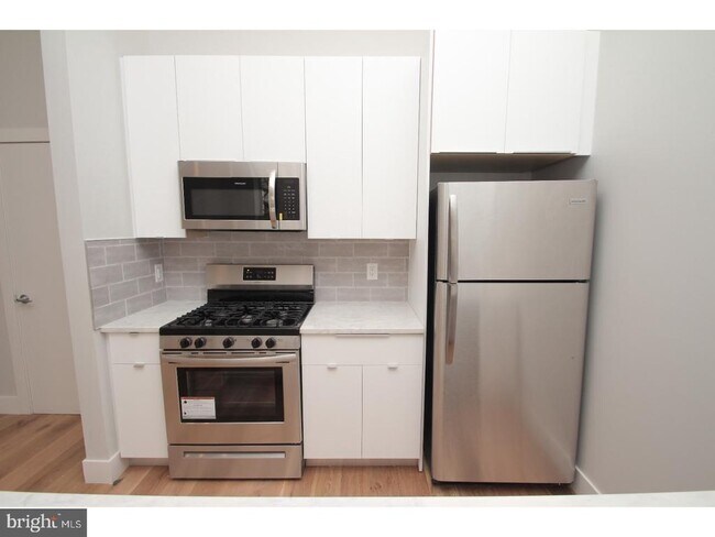 220 S 3rd St in Philadelphia, PA - Building Photo - Building Photo