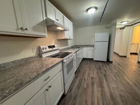 191 E Housatonic St in Dalton, MA - Building Photo