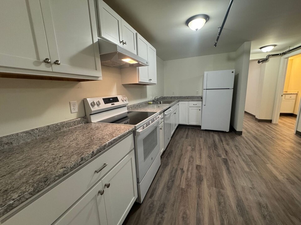 191 E Housatonic St in Dalton, MA - Building Photo