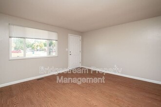5346 Hilgeford Dr in Dayton, OH - Building Photo - Building Photo