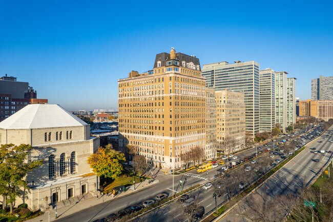 3500 N Lake Shore Dr in Chicago, IL - Foto de edificio - Building Photo