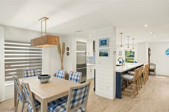 1060 6th St S in Naples, FL - Building Photo - Building Photo