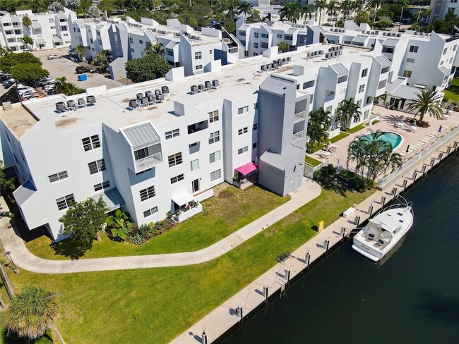 2860 NE 14th St in Pompano Beach, FL - Foto de edificio - Building Photo