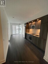 30 Inn On The Pk Dr in Toronto, ON - Building Photo - Building Photo