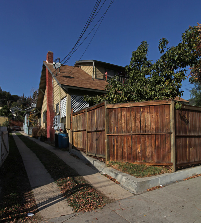 1859-1861 1/2 Echo Park Ave