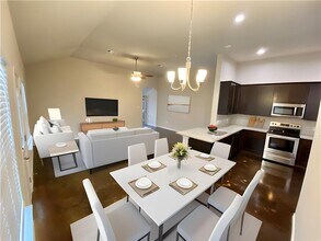1505 Lucille St in Seguin, TX - Building Photo - Building Photo