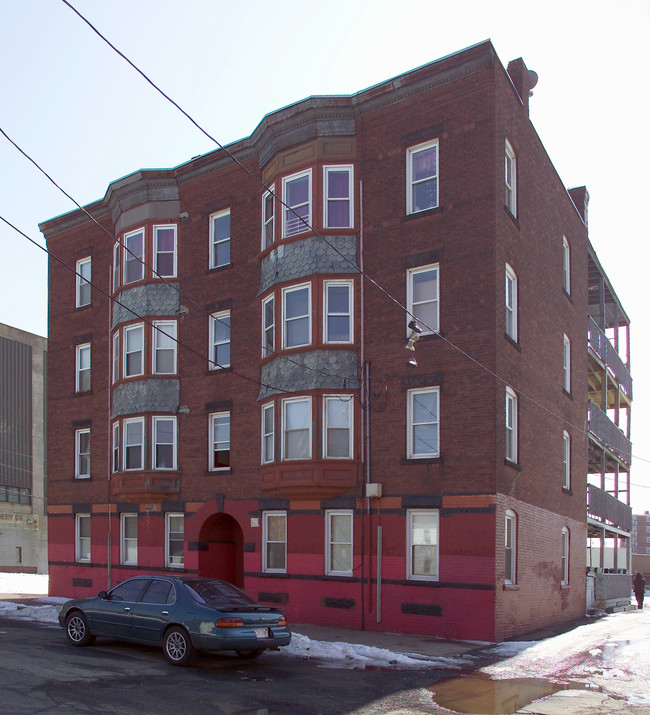 10 Spring St in Holyoke, MA - Building Photo - Building Photo