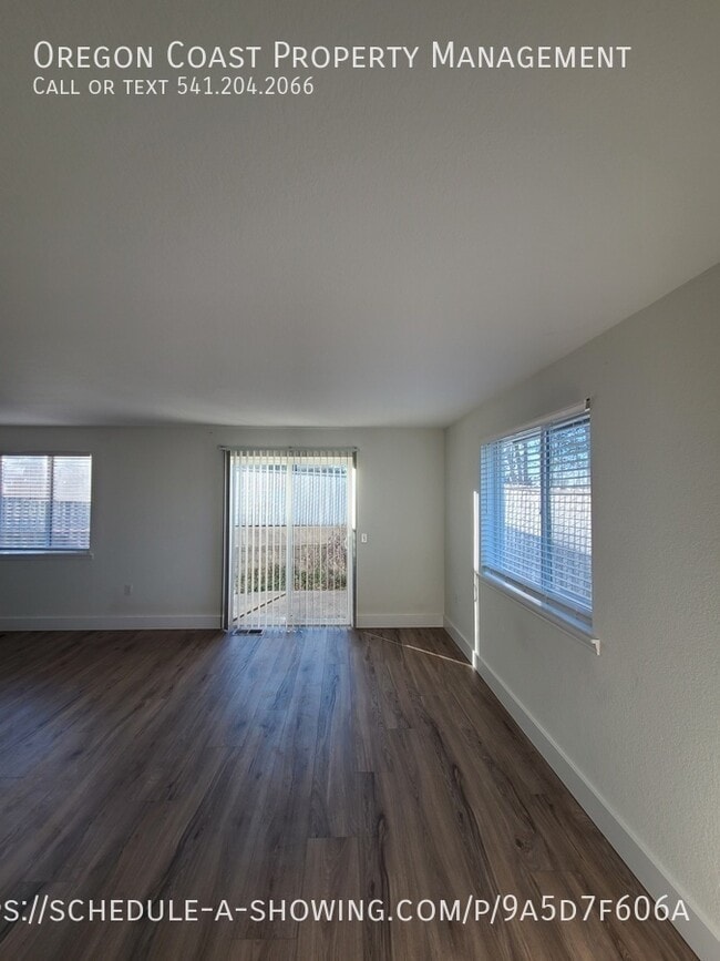 1135 SE Oar Ave in Lincoln City, OR - Building Photo - Building Photo