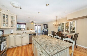 20 S Midland Ave in Kearny, NJ - Foto de edificio - Building Photo