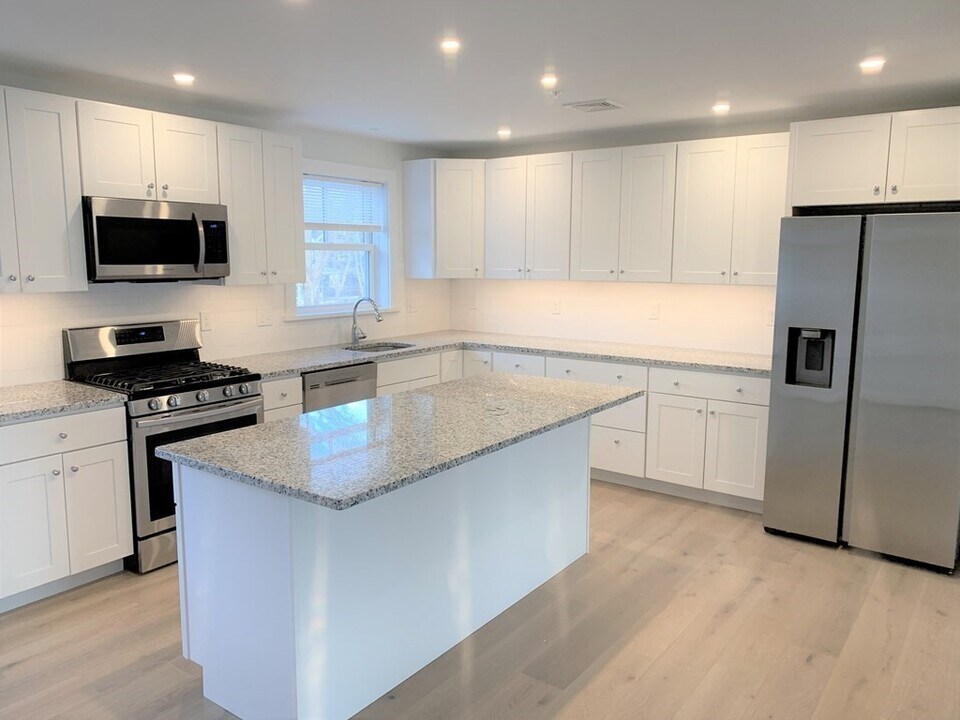 1 Broadway Ave in Ipswich, MA - Foto de edificio