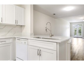 14 Johnston Way, Unit G in Bluffton, SC - Building Photo - Building Photo
