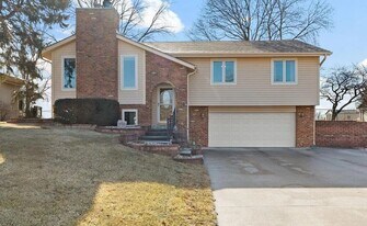 20301 Cypress Ave in Council Bluffs, IA - Building Photo
