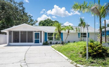 232 Pocono Trail E in Nokomis, FL - Building Photo - Building Photo