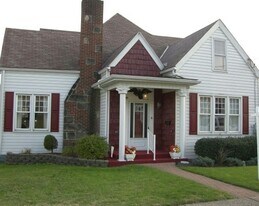 724 Speer St, Unit One Level Living in North Belle Vernon, PA - Building Photo