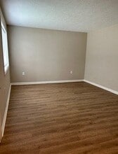 Plumly Townhomes in Barnesville, OH - Foto de edificio - Building Photo