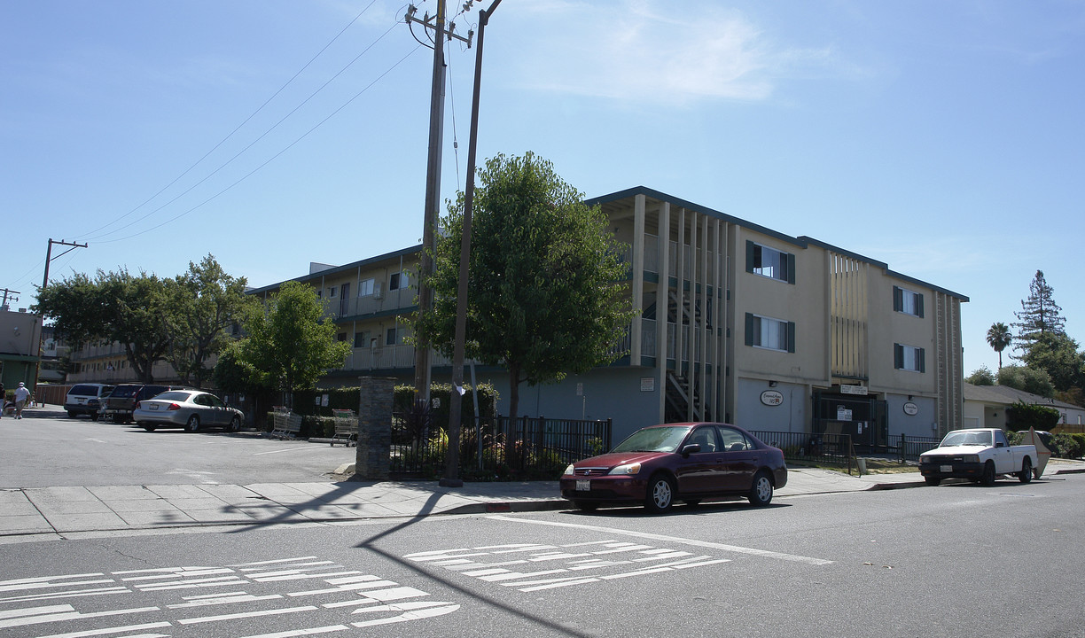 Carwood Arms Apartments in Redwood City, CA - Building Photo