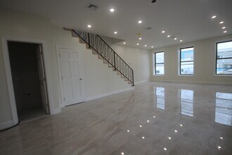 72 Van Dyke St in Brooklyn, NY - Building Photo - Building Photo