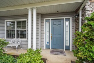 144 Pond View Dr in Port Washington, NY - Building Photo - Building Photo