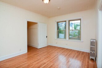 2530 N Sawyer Ave, Unit A06W in Chicago, IL - Foto de edificio - Building Photo