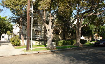 Raleigh Court Apartments in Glendale, CA - Building Photo - Building Photo