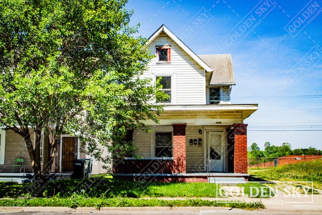 property at 2207 S Walnut St
