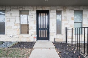1600 N Haskell Ave. in Dallas, TX - Building Photo