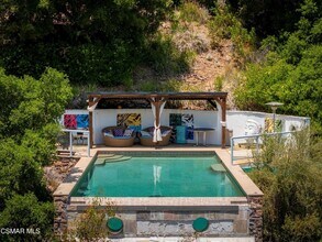 2094 Trentham Rd in Lake Sherwood, CA - Building Photo - Building Photo
