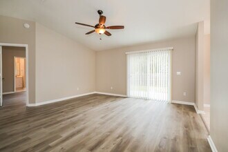 7619 Pimmit Hills Dr in Jacksonville, FL - Building Photo - Building Photo