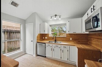 14403 Wandering Wood Dr in Houston, TX - Building Photo - Building Photo