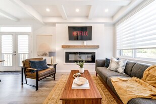 15809-15897 97 Ave NW in Edmonton, AB - Building Photo