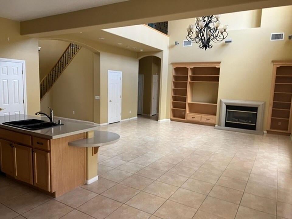 10563 Beech Creek St in Las Vegas, NV - Foto de edificio