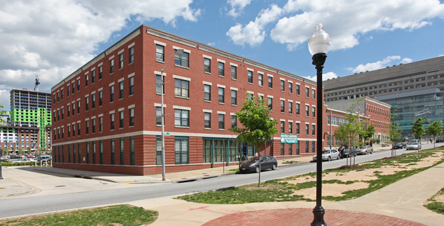 Broadway Court Apartments in Baltimore, MD - Building Photo - Building Photo