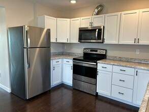 1638 B Ave NE in Cedar Rapids, IA - Building Photo - Building Photo