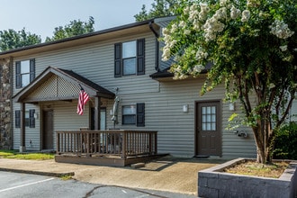Collier Village Apartments in Collierville, TN - Building Photo - Building Photo