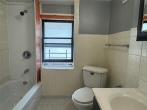 187-15 Aberdeen Rd in Queens, NY - Building Photo - Building Photo
