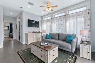 11 Comares Ave S in St. Augustine, FL - Building Photo