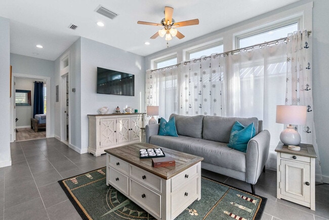 11 Comares Ave S