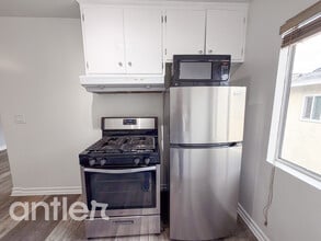 14270 Dickens St in Los Angeles, CA - Building Photo - Building Photo