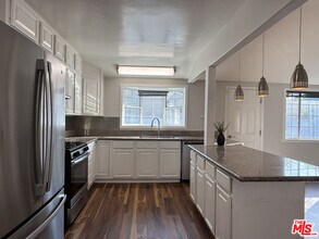 2939 Oakhurst Ave in Los Angeles, CA - Building Photo - Building Photo