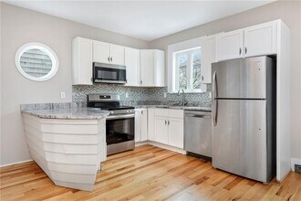 427 Spring St in Newport, RI - Building Photo - Building Photo