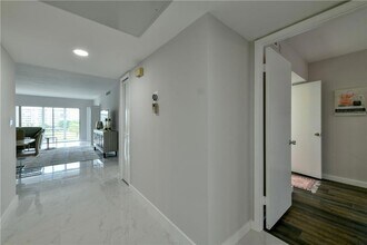 2751 N Palm Aire Dr, Unit 501 in Pompano Beach, FL - Building Photo - Building Photo