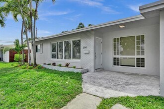 2114 N 42nd Ave in Hollywood, FL - Building Photo - Building Photo