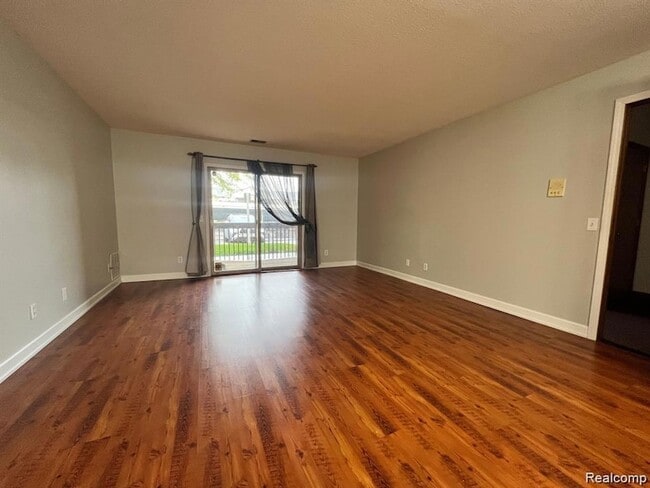 2224 Touchdown Ct, Unit 4 in Ypsilanti, MI - Foto de edificio - Building Photo