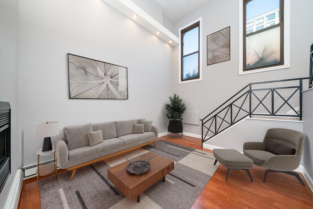 211 14th St in Hoboken, NJ - Building Photo