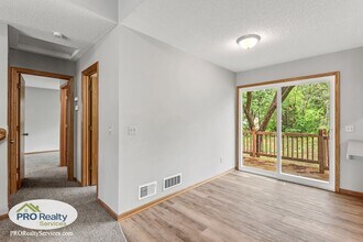 7710 Greenwood Dr in Mounds View, MN - Building Photo - Building Photo