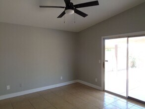 8834 W Holly St in Phoenix, AZ - Building Photo - Building Photo