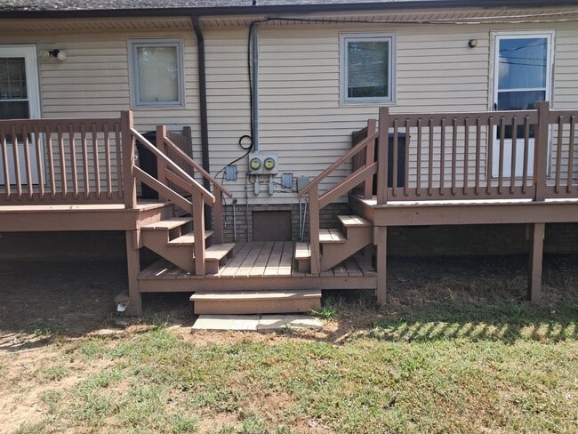 property at 1706 Ridgewood Dr