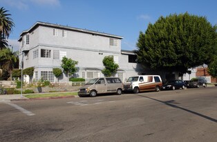 211 N Cedar Ave in Inglewood, CA - Building Photo