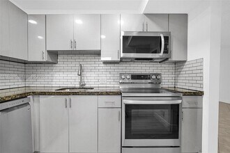 3401 N Country Club Dr in Aventura, FL - Foto de edificio - Building Photo