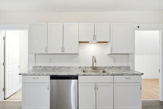 135 Sagamore St in Manchester, NH - Building Photo - Building Photo